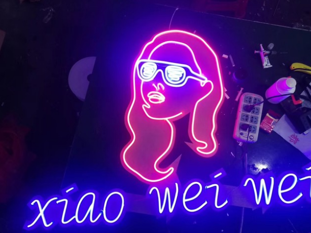 柔性霓虹字和傳統(tǒng)霓虹燈之間的區(qū)別